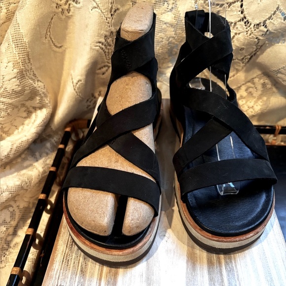 Merrill Women's Black Strappy Sandals sz5 - Picture 3 of 8